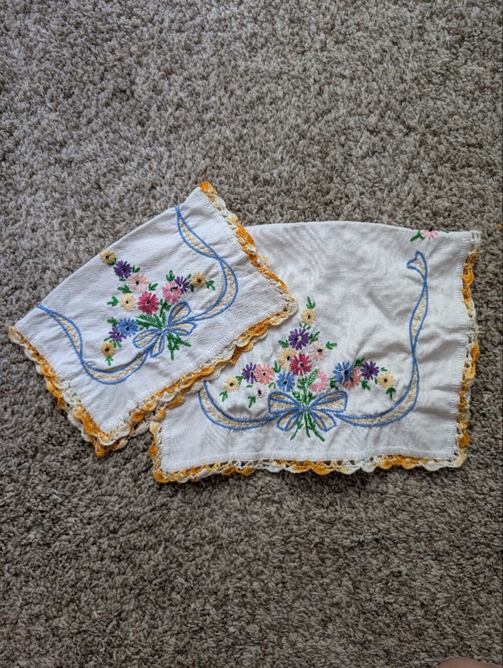 Embroidered Floral Bow Linen Napkin Set with Yellow Crochet Trim Hand‎ Made